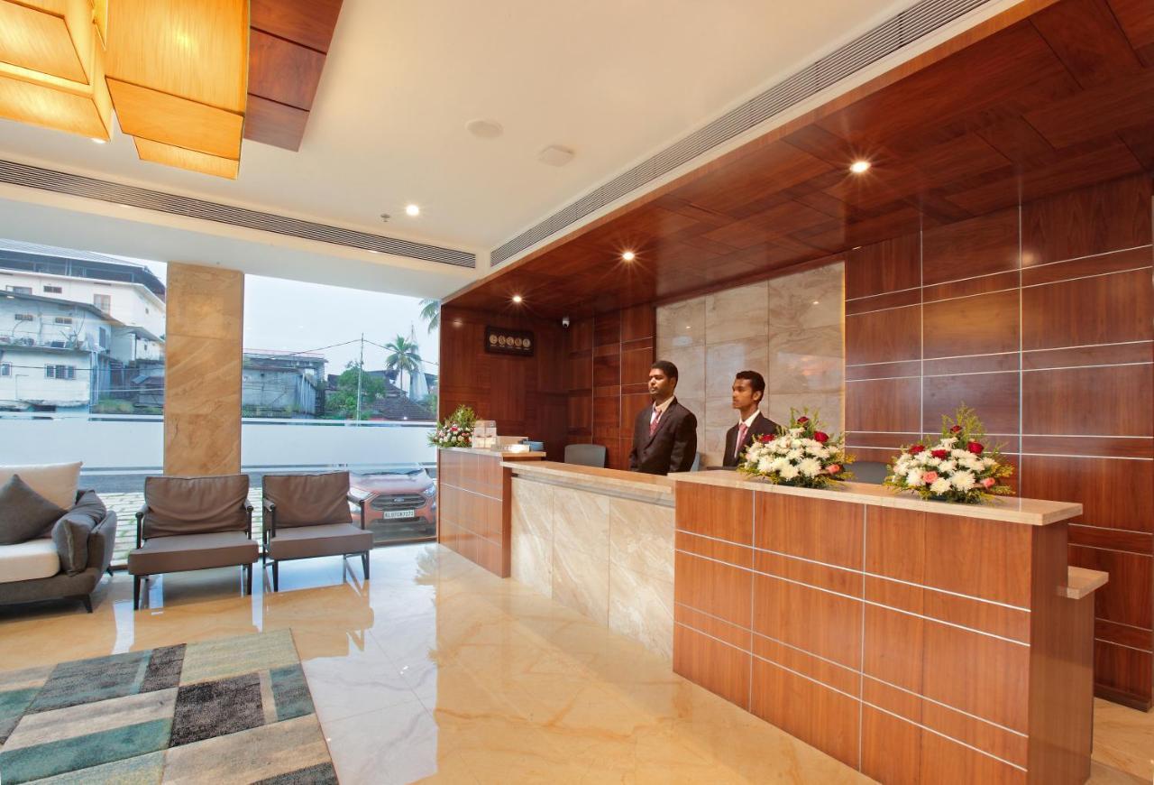 Hotel Ceasar Palace Thodupuzha Exterior photo